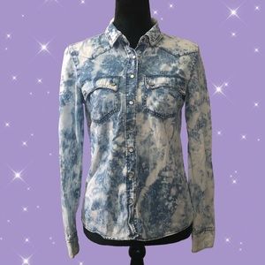 Women’s Mudd Blue Acid Washed Button-Up Shirt